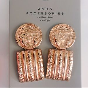 ZARA COIN STATEMENT STUD EARRING GOLD TONE